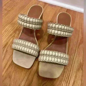 Women’s size 9 Universal Threads Wedges Target tan cream and white